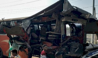 নরসিংদীর পলাশে বাস ও কাভার্ডভ্যানের মুখোমুখি সংঘর্ষে নিহত-২ গুরুতর আহত-৬