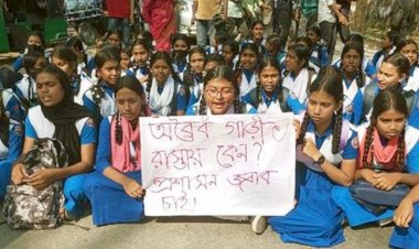 পাবনার চাটমোহরে করিমনের চাপায় স্কুলছাত্রী নিহত, সড়ক অবরোধ