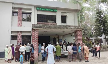 নওগাঁর রাণীনগরে ব্যাটারি চালিত অটোরিকশা ধাক্কায় উপজেলা স্বাস্থ্য কমপ্লেক্সের স্টাফ জাহাঙ্গীর আলমের মৃত্যু