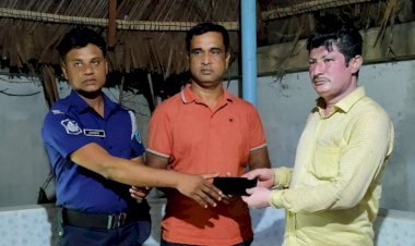 বটিয়াঘাটা থানা অজ্ঞান পার্টির চুরি করা মোবাইল ফোন উদ্ধার করে মালিকে হস্তান্তর ।