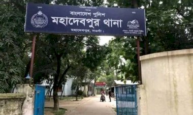 নওগাঁর মহাদেবপুর উপজেলায়  বিয়ের দাবিতে দেবরের বাড়িতে ভাবির অনশন