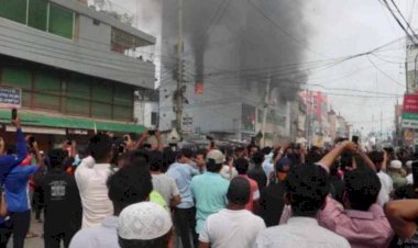 নওগাঁসহ সারাদেশে  বৈষম্য বিরোধী ছাত্র আন্দোলনের এক দফা দাবির মুখে অতঃপর  প্রধানমন্ত্রীর পদত্যাগ করে দেশ ছেড়েছেন