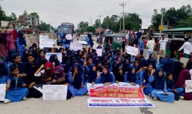 বগুড়া সদরের বাঘোপাড়া কলেজের  সভাপতি ও অধ্যক্ষের পদত্যাগ দাবি রাস্তা অবরোধ
