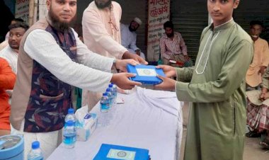 চিরিরবন্দর উপজেলার কুতুব ডাঙ্গায় - ৪১তম  পবিত্র কুরআন মাজিদ প্রদান করা হয়।