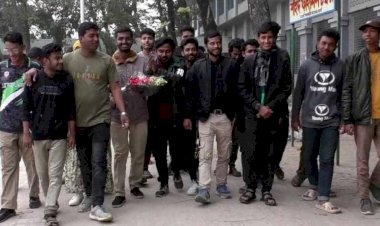 বঙ্গবন্ধু শেখ মুজিবুর রহমান বিশ্ববিদ্যালয়ের নাম পরিবর্তন করে,  নওগাঁ বিশ্ববিদ্যালয় নামকরণ করায় আনন্দ মিছিল