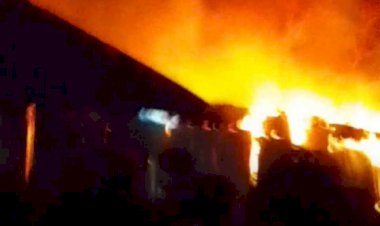 রাজবাড়ী বহরপুর বাজারে আগুনে পুড়ে ছাই ১২ দোকান