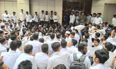 নওগাঁয় কোটা বাতিলসহ ৬ দফা দাবিতে  ক্লাস-পরিক্ষা বর্জন করে আন্দোলনে নেমেছে  শিক্ষার্থীরা