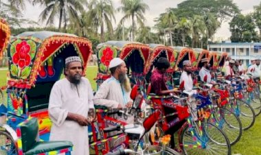 মির্জাগঞ্জে ১৪ টি অসহায় পরিবারের মাঝে স্বাবলম্বী  হওয়ার জন্য  ব্যাটারি চালিত রিক্সা উপহার