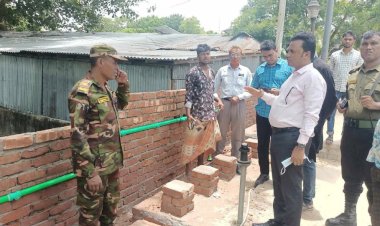 নওগাঁর মান্দা ঐতিহ্যবাহী কুসুম্বা  মসজিদের জায়গা অবৈধ ভাবে দখল করে নির্মিত দোকানঘর উচ্ছেদ