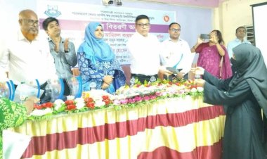 বুড়িচংয়ে শিক্ষার্থীদের কৃতি শিক্ষার্থীদের মাঝে ক্রেষ্ট ও সনদ বিতরণ