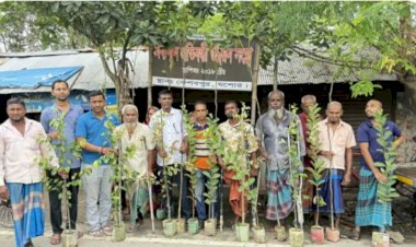 কেশবপুরে চারুপীঠ একাডেমির উদ্যোগে  প্রতিবন্ধীদের মাঝে গাছের চারা বিতরণ
