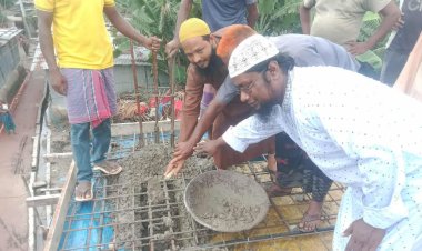 দঃ নশরত পুর ফকির পাড়া বাইতুল নুর জামে মসজিদ এর ১ম তলার ছাঁদ ঢালাই অনুষ্ঠানে উপস্থিত ছিলেন দিনাজপুর জেলা বিজয় নিউজ প্রতিনিধি