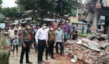 চান্দিনার কংগাই বাজারে উচ্ছেদ অভিযান:  ২৭টি অবৈধ দোকানসহ বিএনপির কার্যালয় গুঁড়িয়ে দিল ভ্রাম্যমাণ আদালত