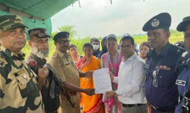 নওগাঁর সাপাহার বামনপাড়া বিওপি সিমান্তে পতাকা বৈঠকের মাধ্যমে অচলা সরকারকে ভারতে হস্তান্তর