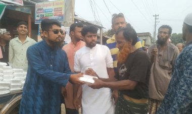 মঙ্গলকোট মানবিক শক্তি ফাউন্ডেশনের  উদ্যোগে ৫'শ জনের মাঝে ইফতার বিতরণ