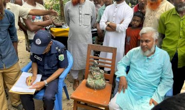 নওগাঁর মহাদেবপুর সফাপুরে পুরাতন পুকুর থেকে কষ্টিপাথরের রাধাকৃষ্ণের মূর্তি উদ্ধার