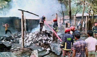 অকটেন ভাগাভাগি থেকে অগ্নিকাণ্ড!  বিড়ির আগুনে কুমিল্লার প্লাস্টিক ফ্যাক্টরি পুড়ে ছাই, দগ্ধ ৩