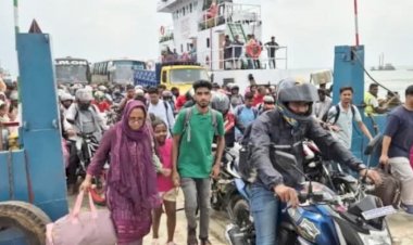 ঈদযাত্রায় দৌলতদিয়া ঘাটে নেই ভোগান্তি নারীর টানে বাড়ি ফেরা মানুষের