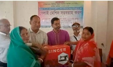 পীরগাছায় বেকার নারীদের আত্মকর্মসংস্থানে ৮টি সেলাই মেশিন বিতরণ