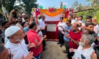 নওগাঁ সদ উপজেলার হাঁসাইগাড়ীর ৪টি গ্রামীণ সড়ক উন্নয়নকাজের উদ্বোধন করেন এমপি জাহিদুল ইসলাম ধলু
