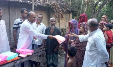 কেশবপুরে ডেঙ্গু প্রতিরোধে হতদরিদ্রদের  মাঝে গাজী ফারুকের মশারি বিতরণ