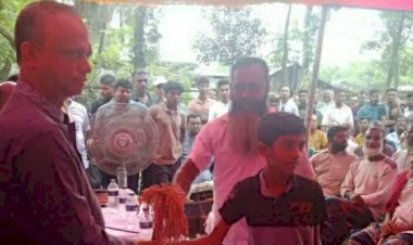 শিল্প পতি হয়েও অজগ্রামের সাধারণ মানুষের পাশে একজন রাজনৈতিক নেতা