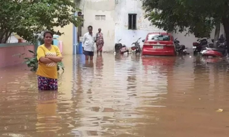 ভারতের অন্ধ্র প্রদেশে প্রবল বৃষ্টিপাতের কারণে সৃষ্ট বন্যায় এখন পর্যন্ত ১৭ জনের মৃত্যুর সংবাদ পাওয়া গেছে।