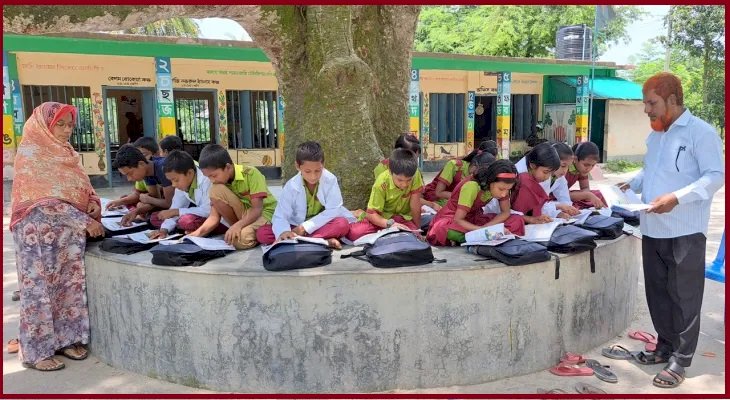 বট গাছের নিচে পাঠদান