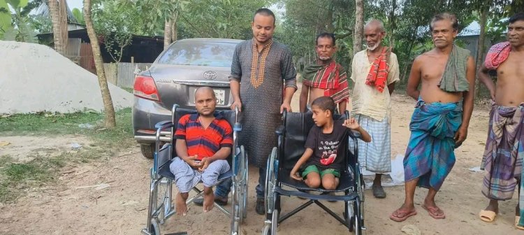 গাজীপুরের শ্রীপুরে  প্রতিবন্ধিদের মাঝে হুইল চেয়ার বিতরণ করেছে ব্যবসায়ী সাদ্দাম হোসেন অনন্ত। 