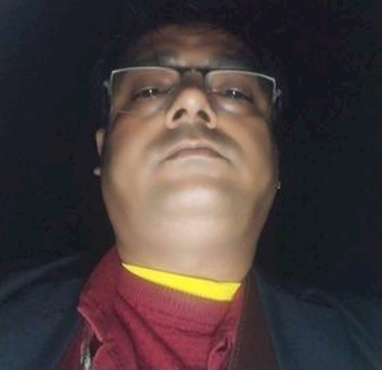 খুলনা বটিয়াঘাটায় পেশাগত দায়িত্ব পালন করতে গিয়ে সাংবাদিক নির্যাতনের শিকার।