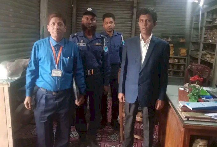 নরসিংদীর মনোহরদীতে ভোক্তা অধিকারের অভিযানে দুই দোকান মালিককে জরিমানা প্রদান