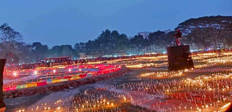 নড়াইলে কুড়ির ডোপ মাঠে সূর্যাস্তের সঙ্গে সঙ্গে লাখো প্রদীপ জ্বালিয়ে ভাষা শহীদদের স্মরণ