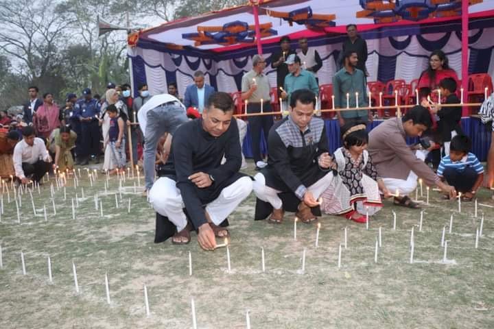 নড়াইলে ভাষা শহিদদের স্মরণে লাখো প্রদীপ প্রজ্বলনে পুলিশ সুপার মেহেদী হাসান