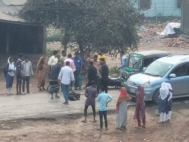 মনোহরদীতে কাভার্ডভ্যানের চাকায় পিষ্ট হয়ে কলেজ শিক্ষার্থী নিহত