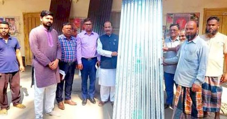 গাইবান্ধার গোবিন্দগঞ্জে সম্প্রতি অগ্নিকাণ্ডে ক্ষতিগ্রস্থদের মাঝে ঢেউটিন ও নগদ অর্থ বিতরণ