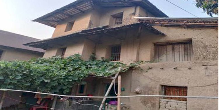 দৃষ্টি নন্দন নিতপুর বাংগাল পাড়ার মাটির তিন তলা বাড়ি