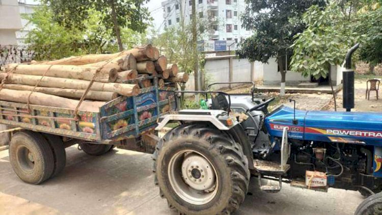 নওগাঁর নিয়ামতপুর গাছের গুড়ি বোঝাই ট্রাক্টরের ধাক্কায় একজন মোটরসাইকেল আরোহী মৃত্যু