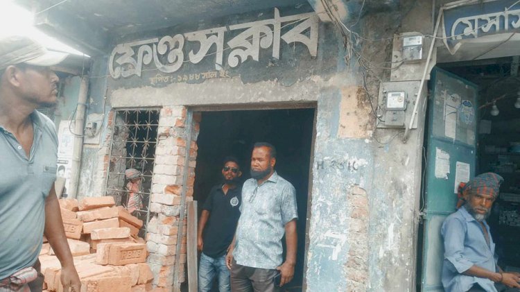 কেশবপুরের মঙ্গলকোট ফ্রেন্ডসক্লাবে দীর্ঘদিন  পর চলছে সংস্কারের কাজ