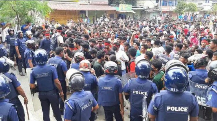 ঠাকুরগাঁওয়ে বৈষম্য বিরোধী আন্দোলনে শিক্ষার্থীদের ওপর পুলিশের বাধা ও লাঠি চার্জ