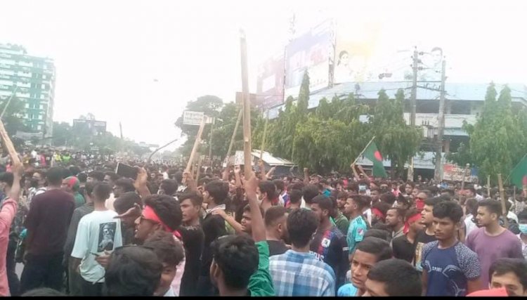 ঠাকুরগাঁওয়ে এক দাফার দাবিতে বিক্ষোভ মিছিলে পুলিশও ছাত্রলীগের হামলা  আহত বহু সংখ্যক
