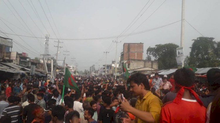 রাণীর বন্দরে আনন্দ মিছিল ও মিষ্টি বিতরণ!