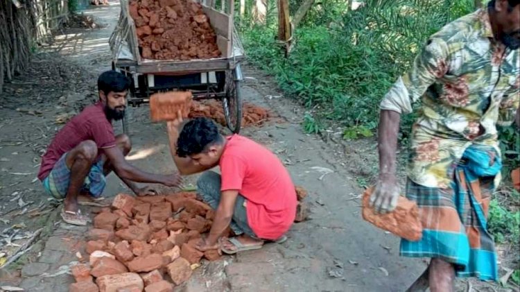 কেশবপুরে ভাঙ্গা রাস্তা সংস্কার করলেন  আল-হাদিদ ফাউন্ডেশনের