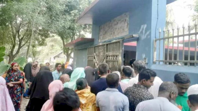 নওগাঁর রানীনগরে ওমর বক্স নামে এলজিইডির  উপসহকারি প্রকৌশলী গলায় ফাঁস দিয়ে আত্মহত্যা