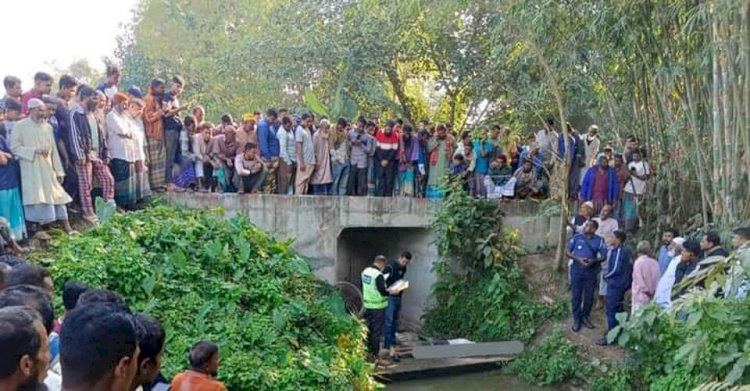 দিনাজপুরের চিরিরবন্দরে ব্রিজের নিচ থেকে শাহাদত হোসেন (৫৮) নামে এক দপ্তরীর রক্তাক্ত মরদেহ উদ্ধার করেছে থানা পুলিশ।