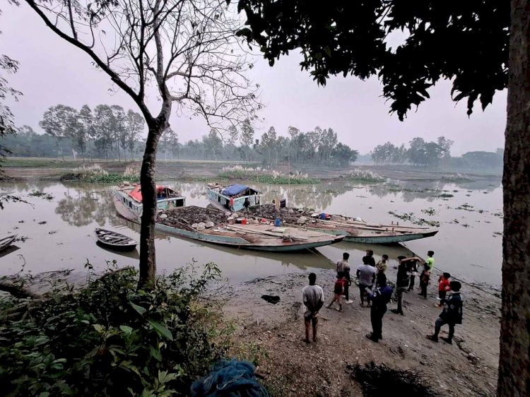 নরসিংদীর শিবপুরে বালুমহাল ও মাটি ব্যবস্থাপনা আইনে এক লক্ষ পঞ্চাশ হাজার টাকা জরিমানা আদায়