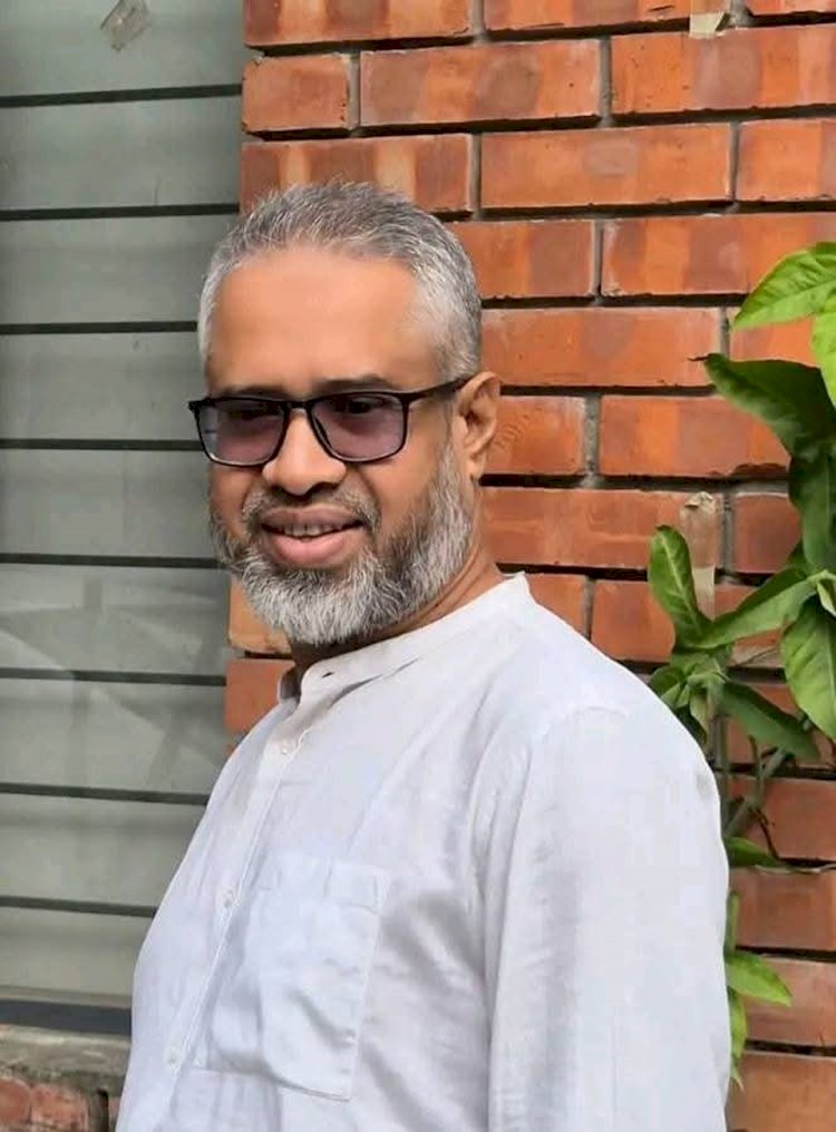 ঢাকা রিপোর্টার্স ইউনিটির সভাপতি রাজাপুরের সন্তান আবু সালেহ আকন ।