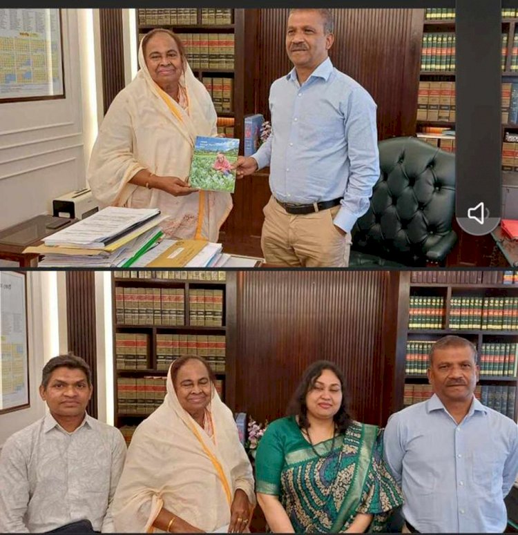 ঢাকায় উপদেষ্টা ড.আসিফ নজরুলের সাথে ডক্টর হোসনে-আরা বেগমের সৌজন্য সাক্ষাৎ