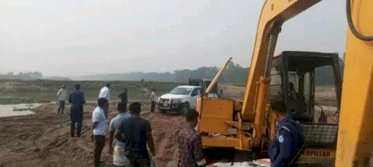 নরসিংদীর মনোহরদীতে অবৈধভাবে মাটি কাটার অপরাধে অর্থদণ্ড প্রদান