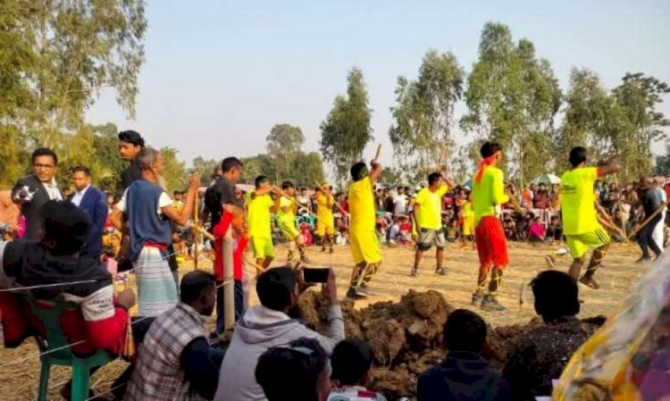 নওগাঁর গ্রাম বাংলার ঐতিহ্যবাহী লাঠিখেলা অনুষ্ঠান অনুষ্ঠিত