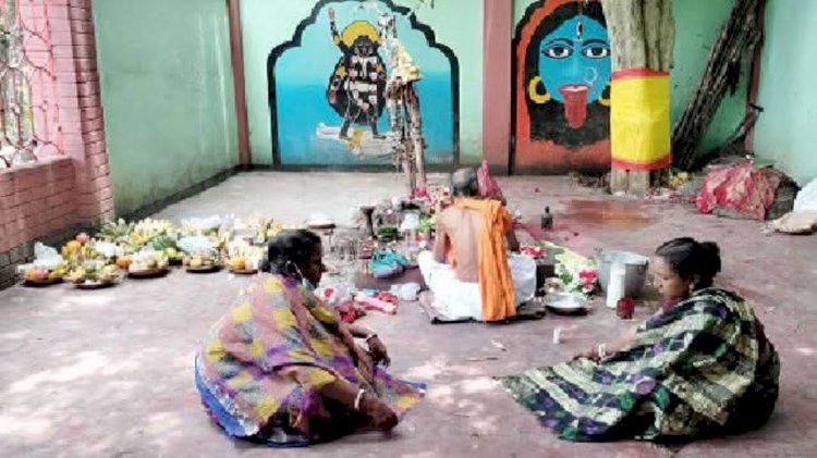 শতবর্ষের ঐতিহ্যবাহী হিন্দু  সম্প্রদায়ের ডহরপুর চোরাচন্ডি কালী মন্দিরে সোনার টিপ চুরি!